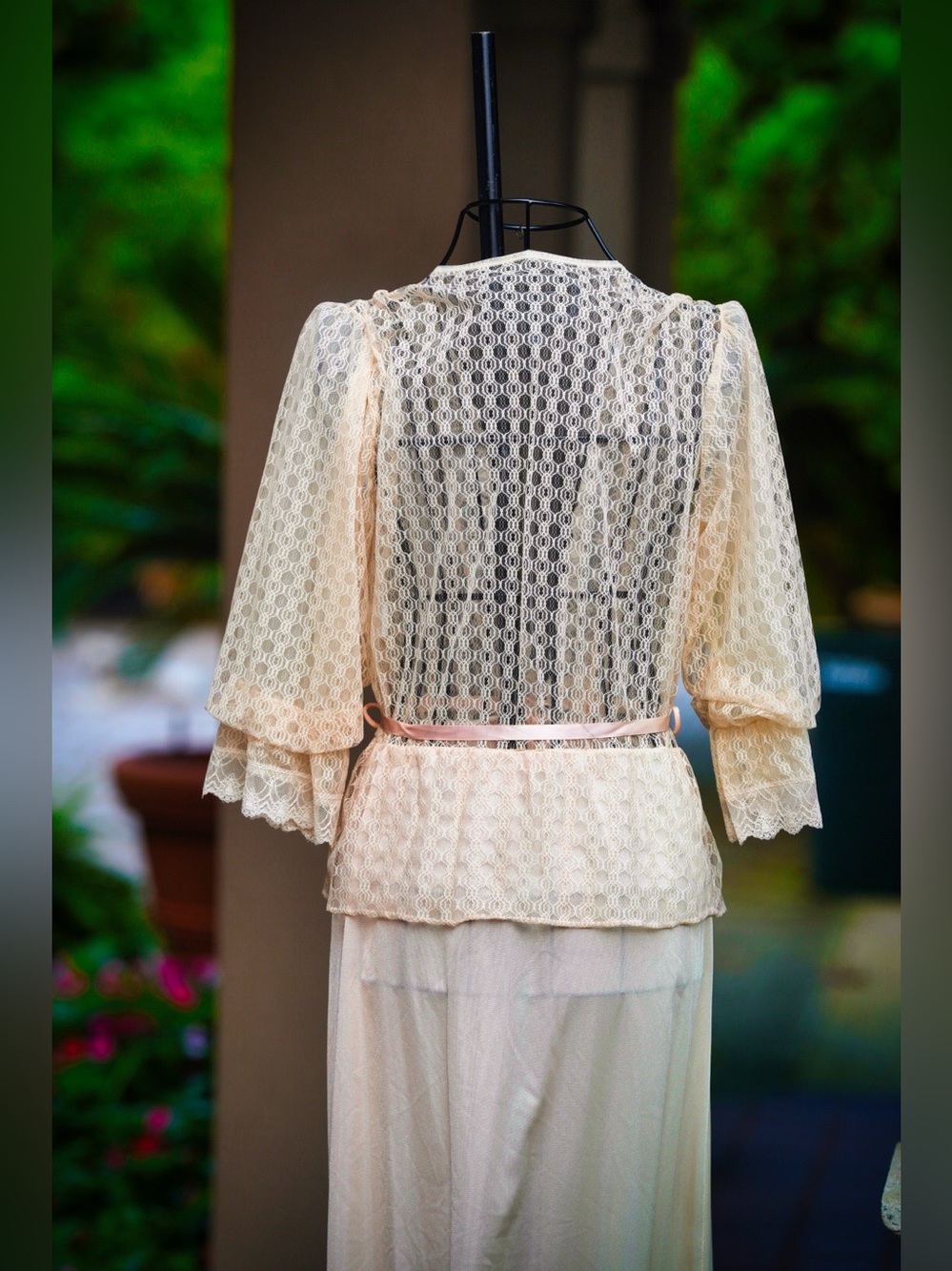 Vintage 1970s Peach Lace Duster & Slip Set | Romantic Peignoir Medium - Picture 3 of 5